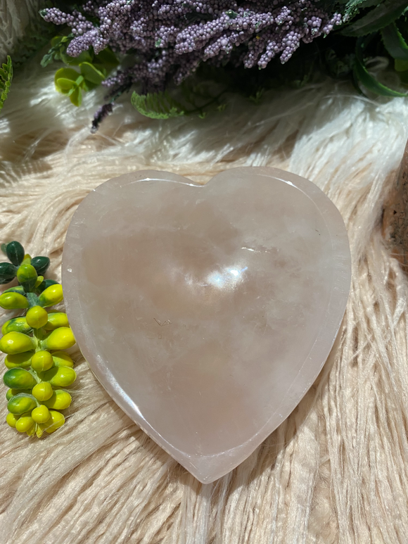 Rose-Quartz-Heart-Bowl-by-Crystal-Healing-and-Energy