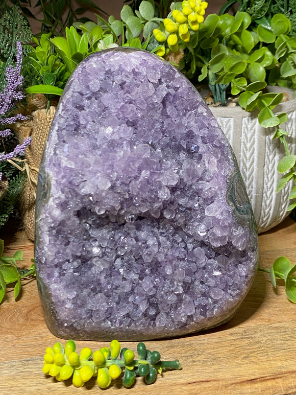 Amethyst-Geode-by-Crystal-Healing-and_Energy